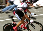 开云棋牌下载-绿茵场上的国家德比与篮球场的淘汰赛，当西甲焦点战遇见步行者老鹰生死局