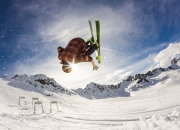 开云棋牌APP-法比尼奥一箭穿云，马赛绝境擒雄狮—关键进球定乾坤的战术与意志之战